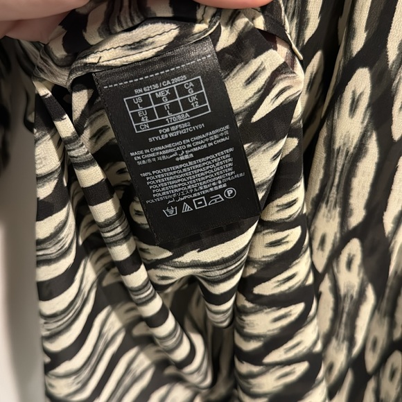 Guess Button Down Pattern Sheer Black & Cream Blouse Sz L - Picture 4 of 5